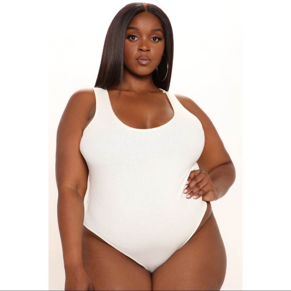 🔵 PLUS 2X Ribbed Scoop Tank Bodysuit - White